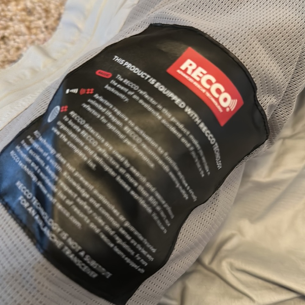 Women’s Mountain Hardware Cloud Seeker Jacket. Me… - image 6